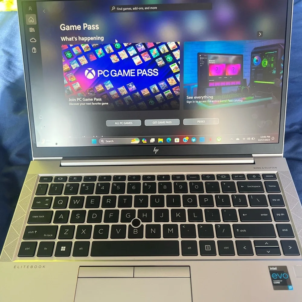 HP élite book G8 840 w/ wolf pro security